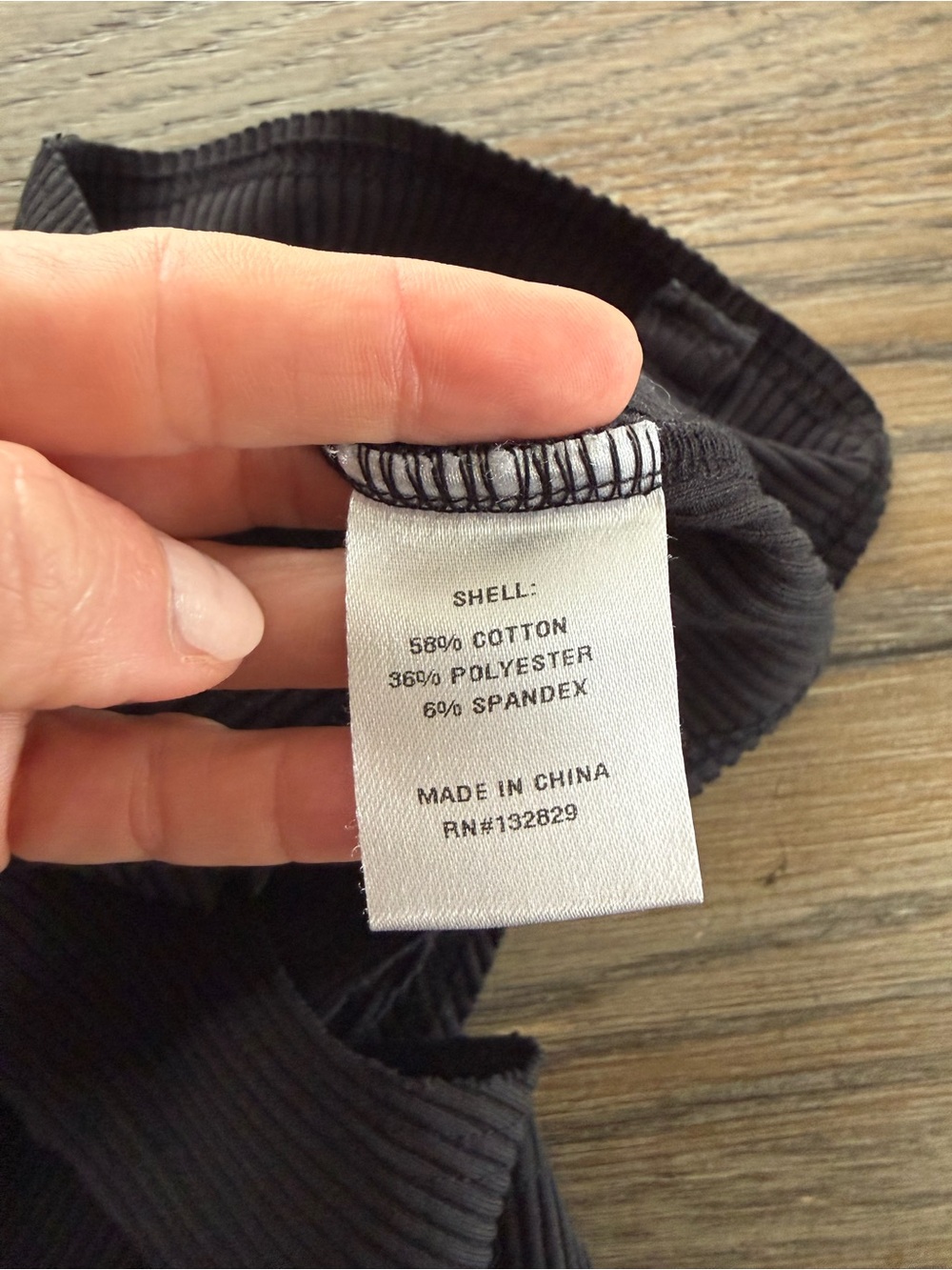 superdown Black Ribbed Button Crop Tank - Picture 4 of 6
